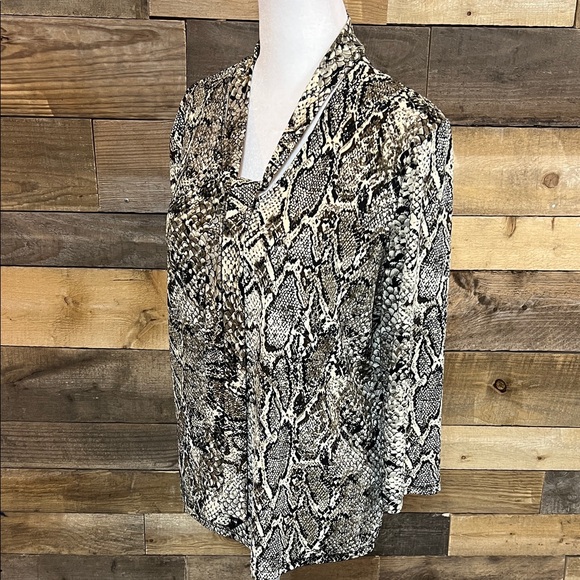 Kathy Ireland Black and White Snake Print Blouse - Picture 7 of 15